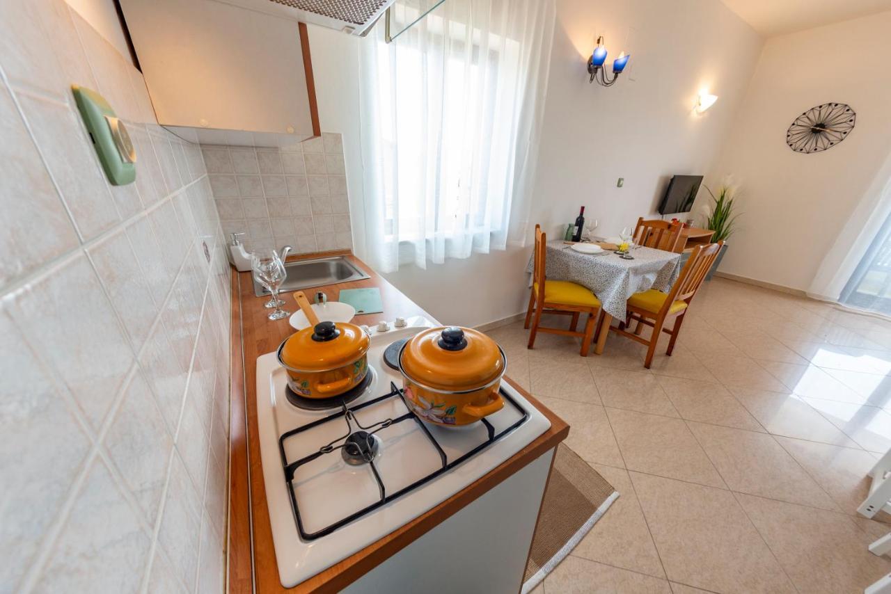 Apartments Krivicic Green Pomer Ngoại thất bức ảnh